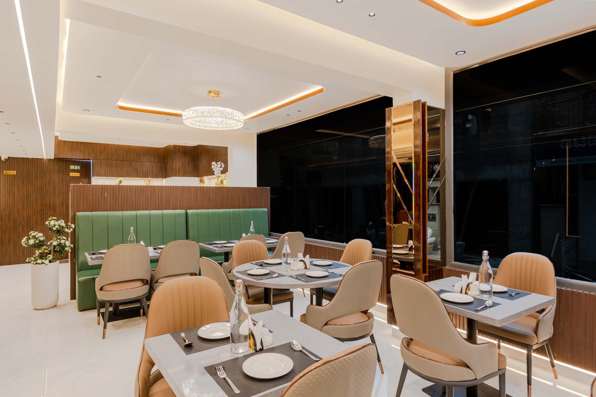 Talasi restaurant dining room at Hotel Paramos Meeds